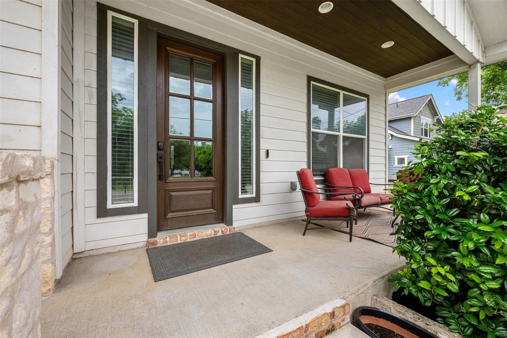 408 W 16th St - Photo 1