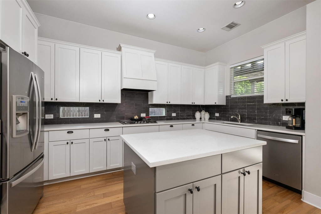 408 W 16th St - Photo 12