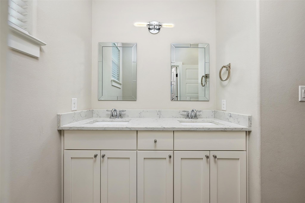 408 W 16th St - Photo 32