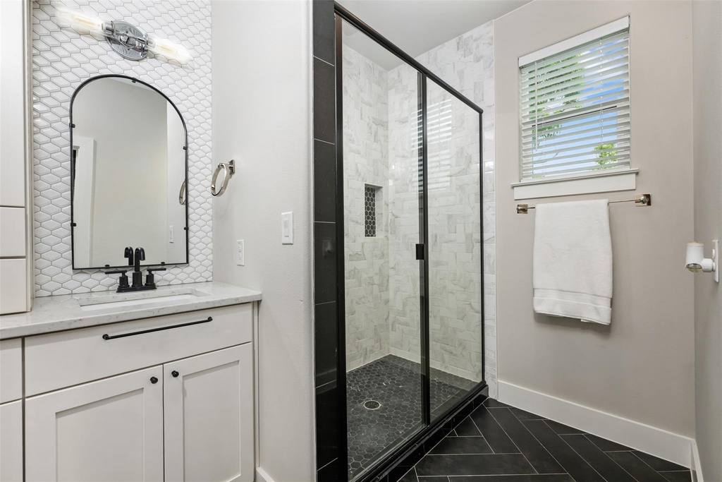408 W 16th St - Photo 28