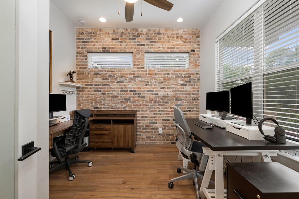 408 W 16th St - Photo 5
