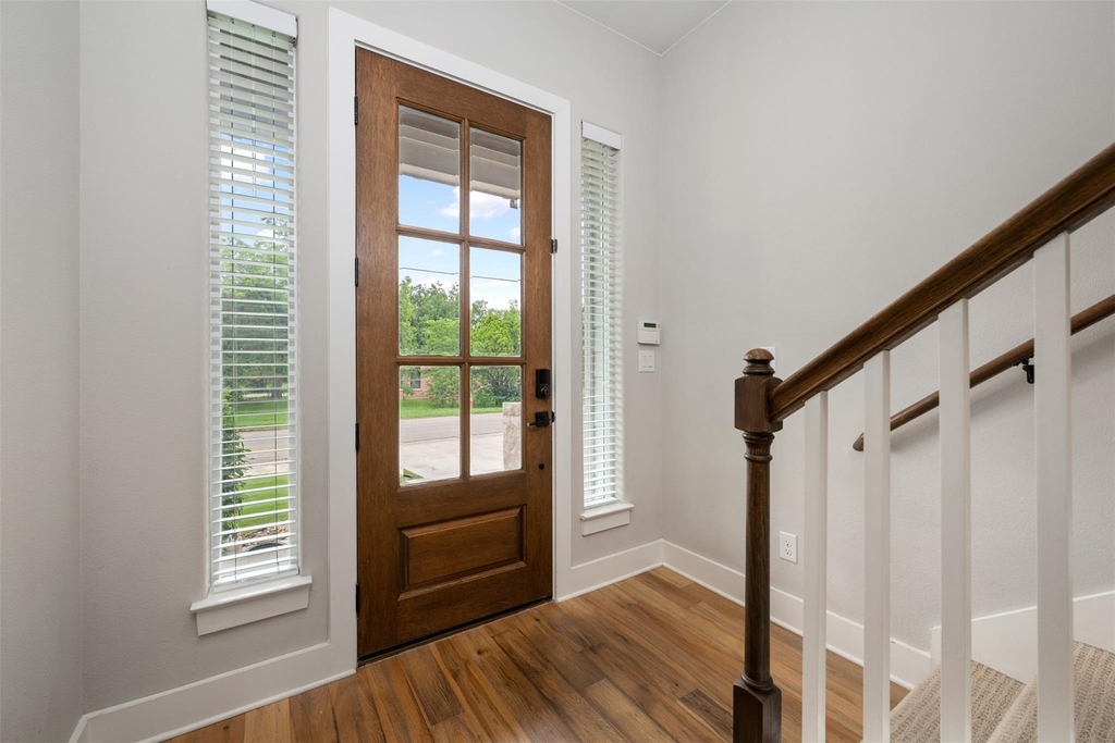 408 W 16th St - Photo 2