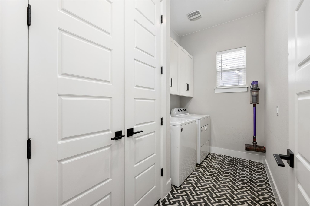 408 W 16th St - Photo 18