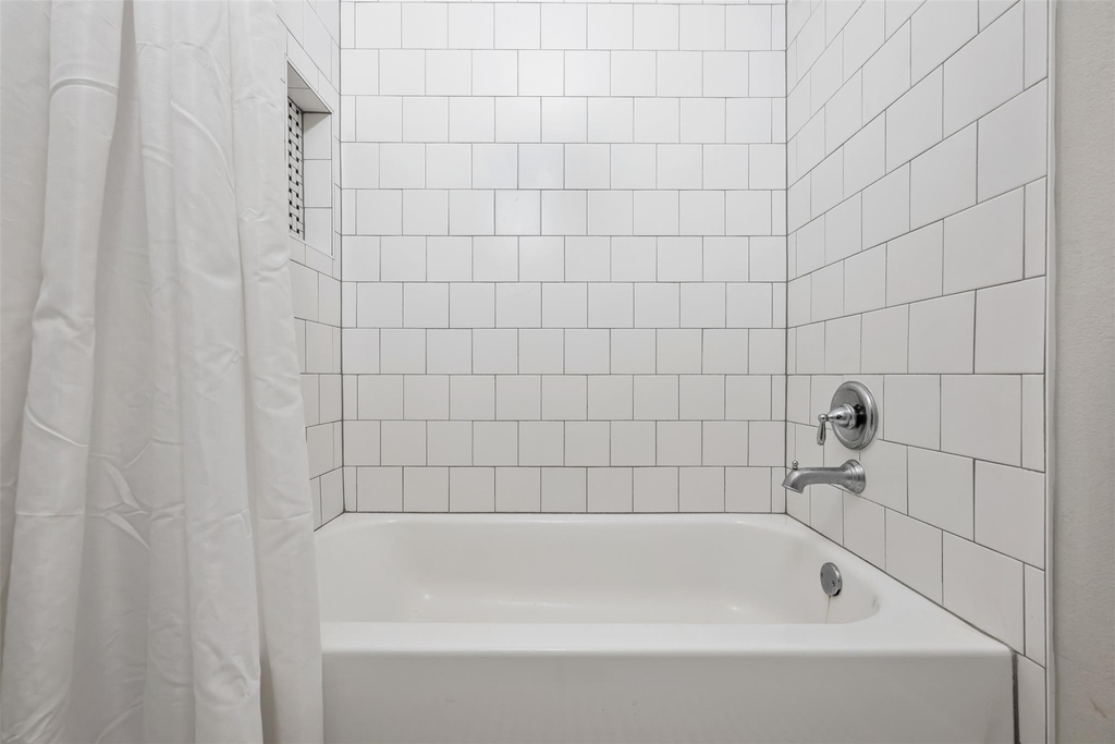408 W 16th St - Photo 33