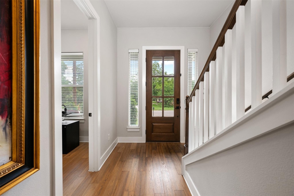 408 W 16th St - Photo 3