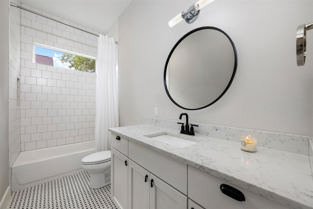 408 W 16th St - Photo 17