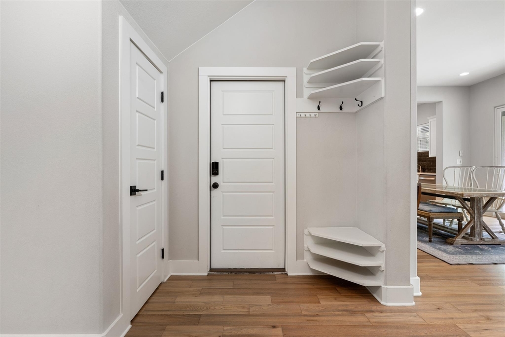 408 W 16th St - Photo 19