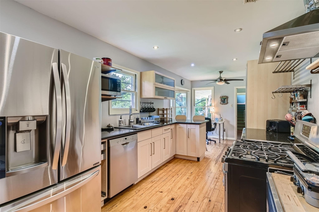 6804 Vine St - Photo 4
