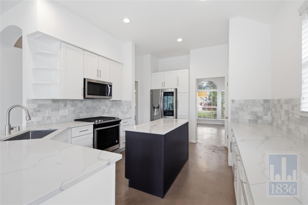 2217 Speidel Dr - Photo 5