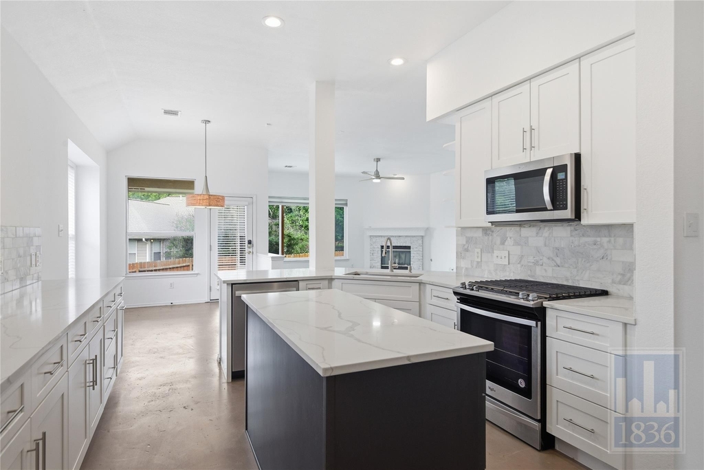 2217 Speidel Dr - Photo 4