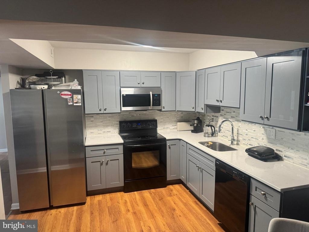 283 E Village Road - Photo 2