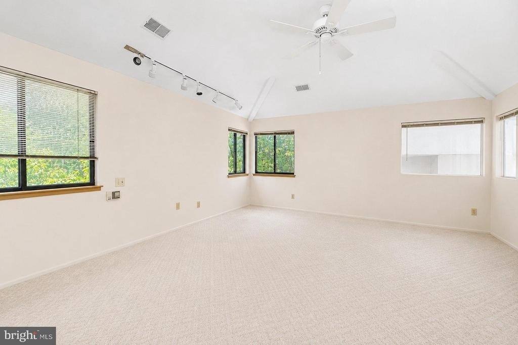 83 Sayre Drive - Photo 18