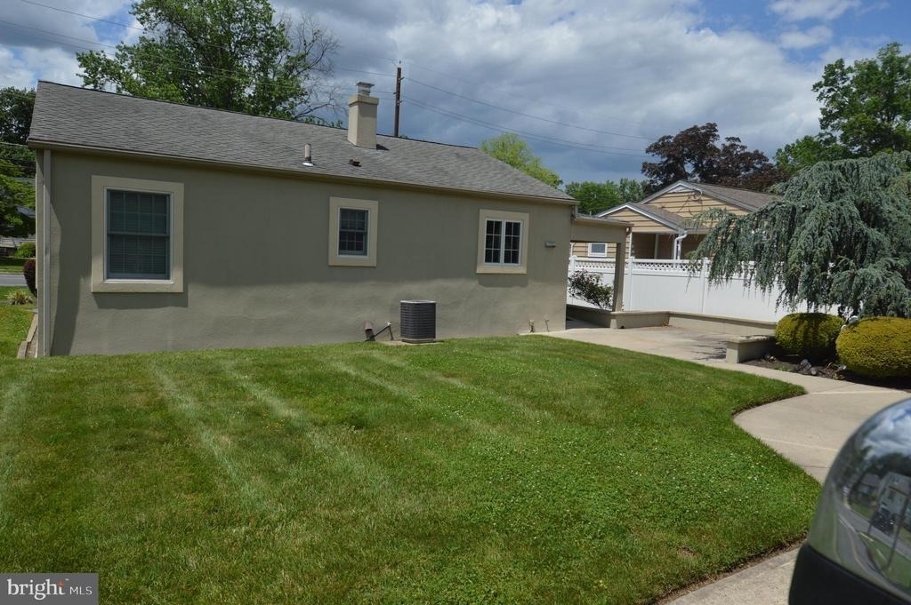 2140 Princeton Pike - Photo 2
