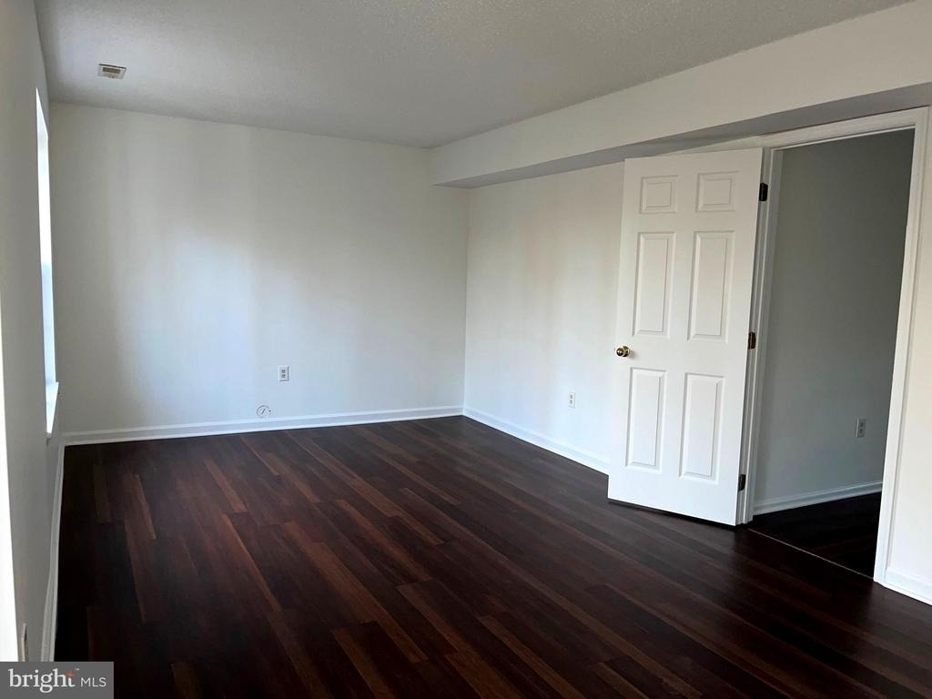 15 Halstead Place - Photo 2