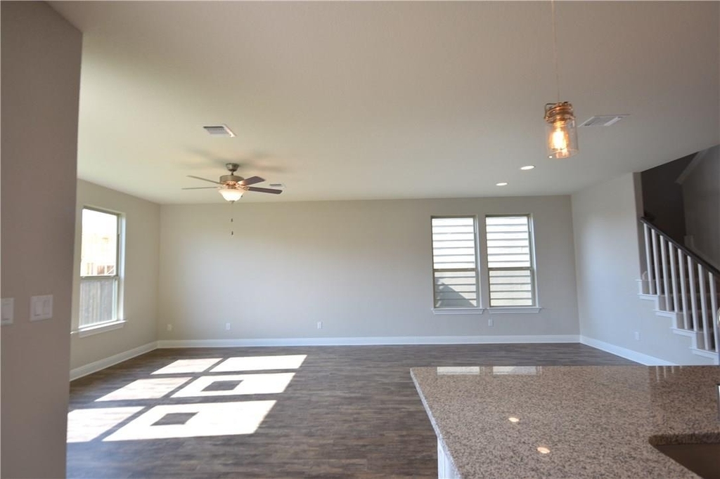 15911 Cessida St - Photo 4
