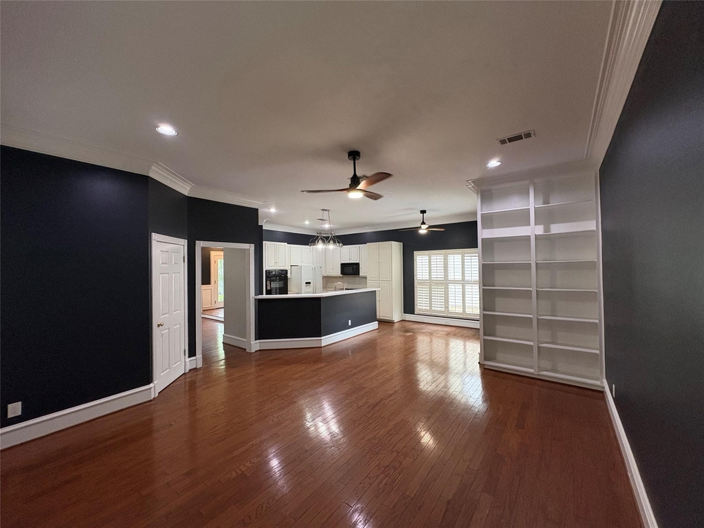1204 W 39th St - Photo 9