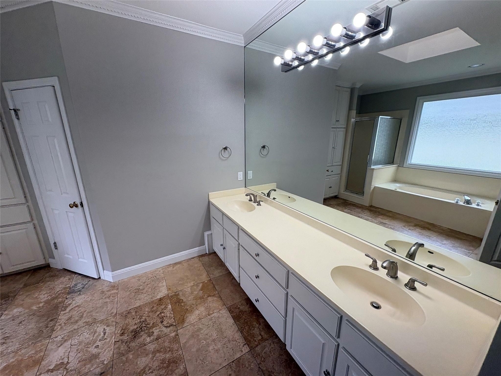 1204 W 39th St - Photo 17