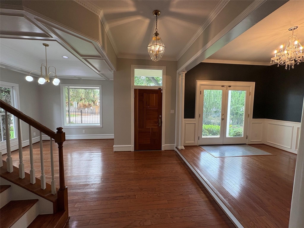 1204 W 39th St - Photo 1