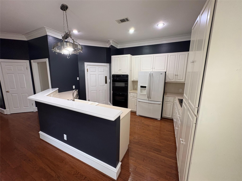 1204 W 39th St - Photo 12