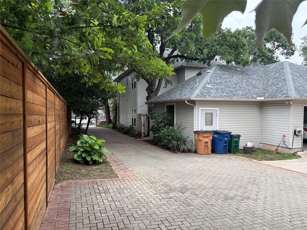 1204 W 39th St - Photo 35