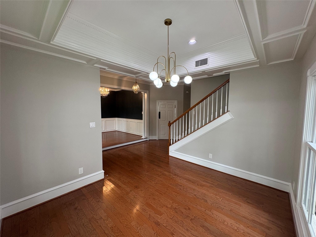 1204 W 39th St - Photo 3