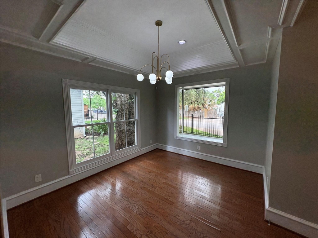 1204 W 39th St - Photo 2