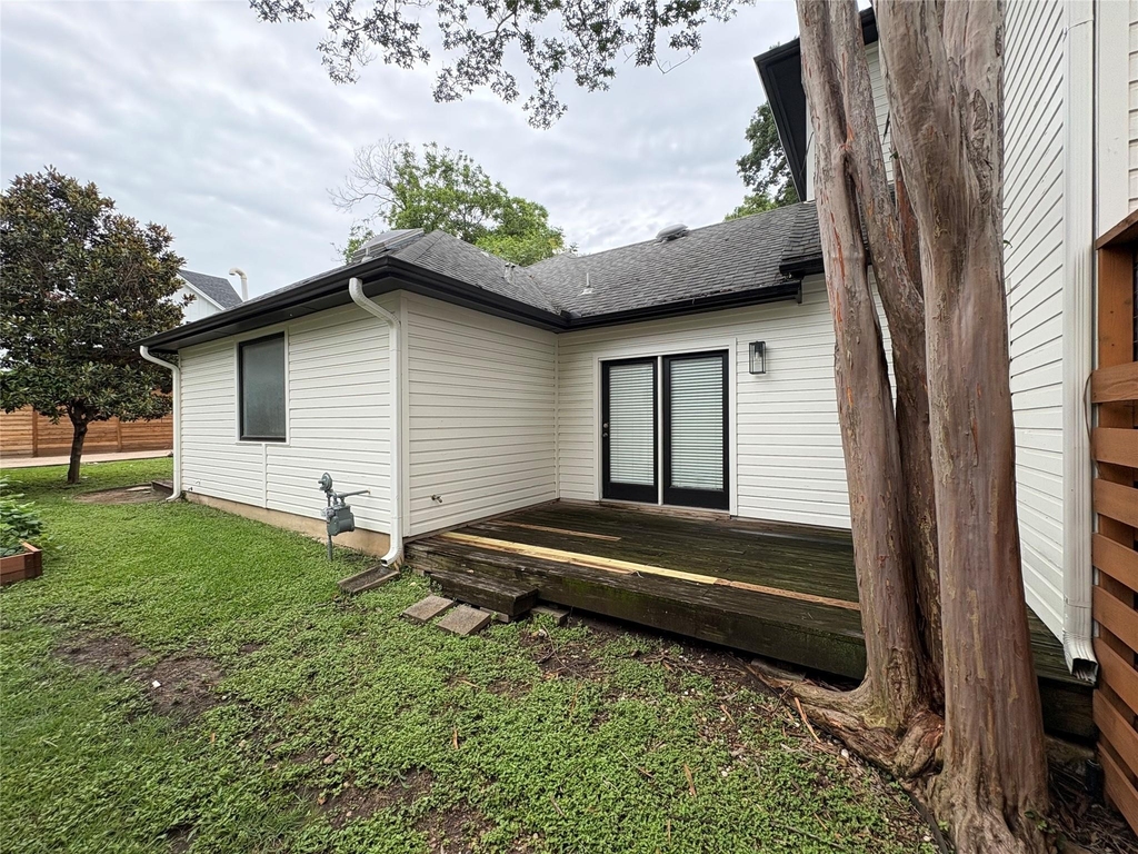 1204 W 39th St - Photo 32