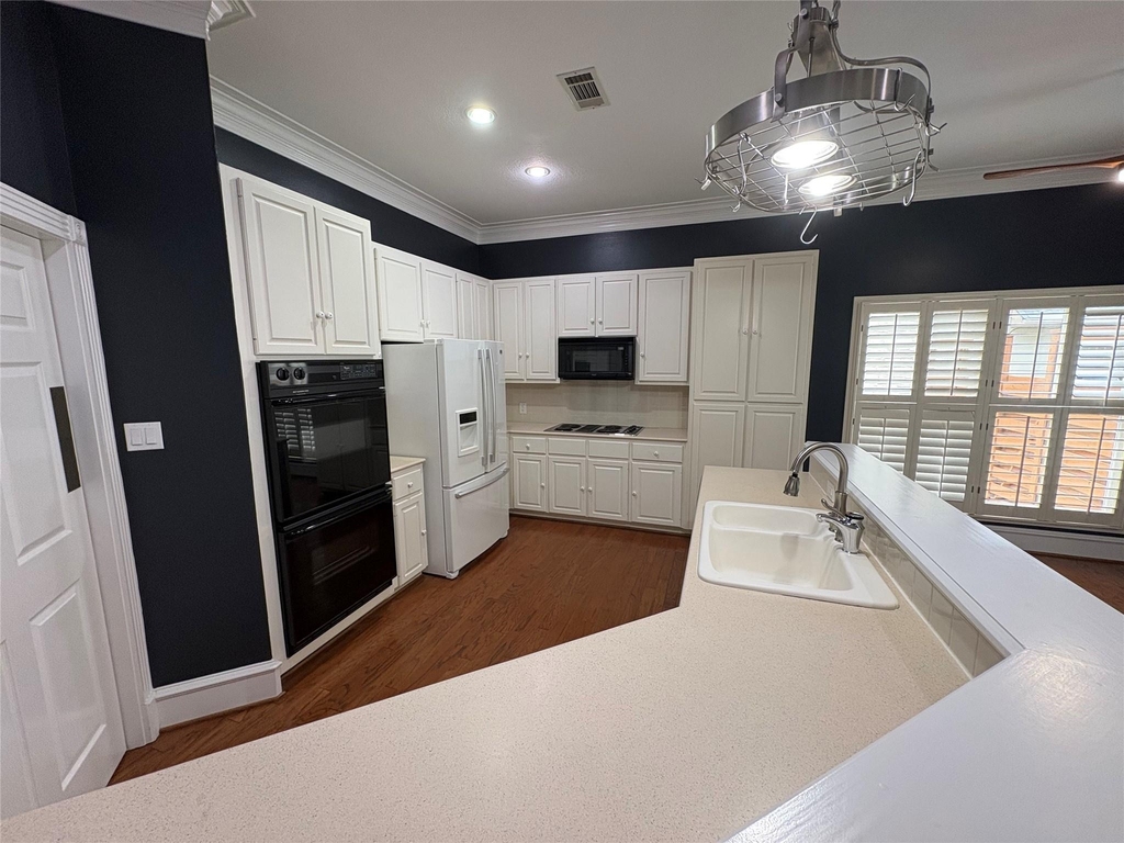 1204 W 39th St - Photo 13