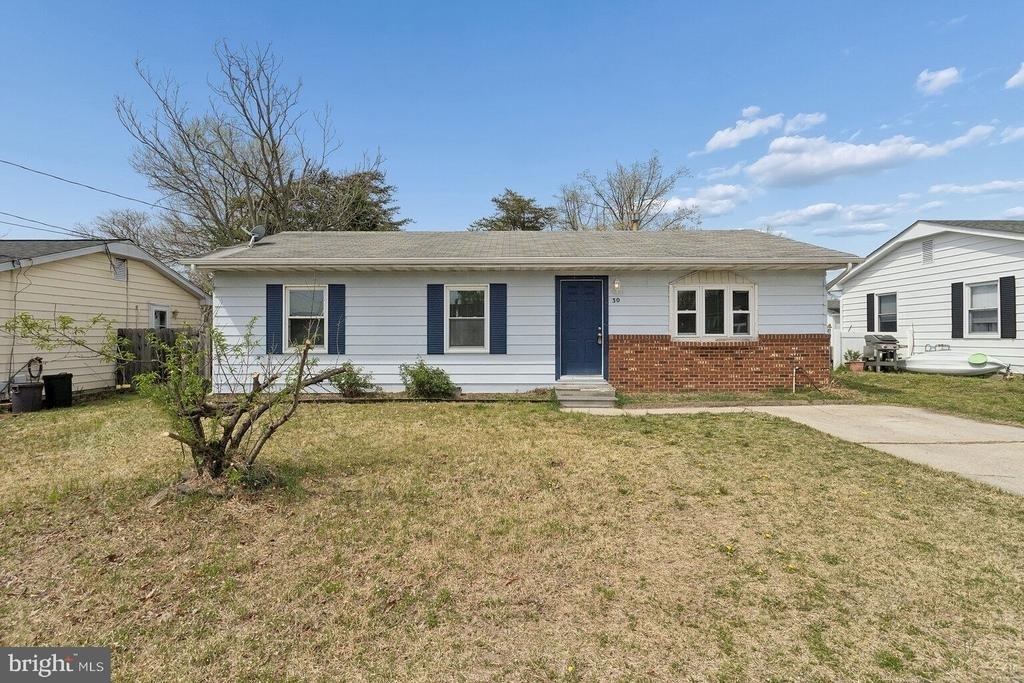 30 Girard Avenue - Photo 0