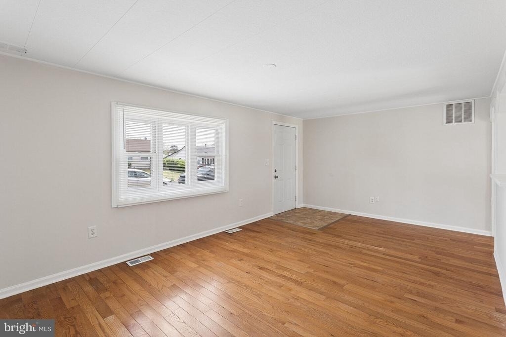 30 Girard Avenue - Photo 3