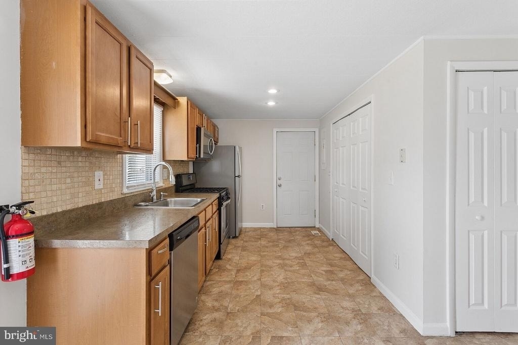 30 Girard Avenue - Photo 6