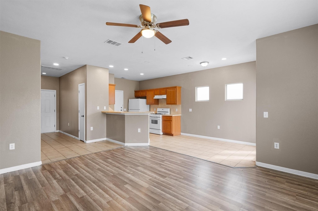 7502 Lazy Creek Dr - Photo 4
