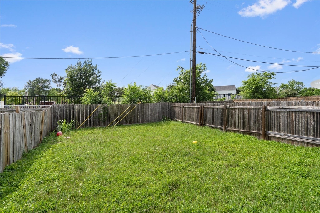 7502 Lazy Creek Dr - Photo 24