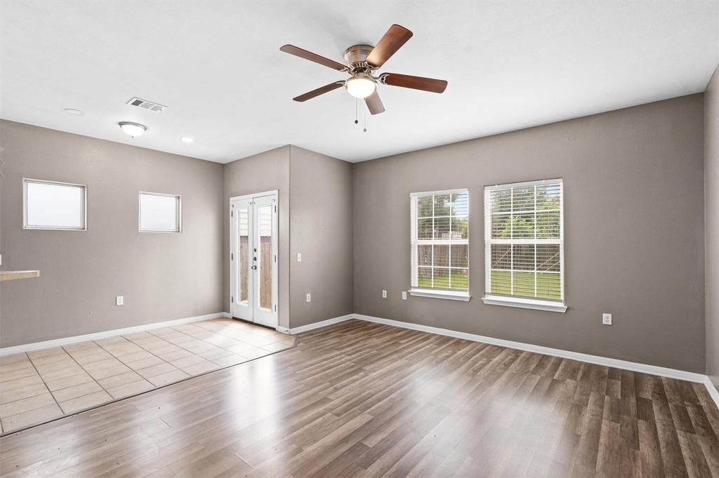 7502 Lazy Creek Dr - Photo 3