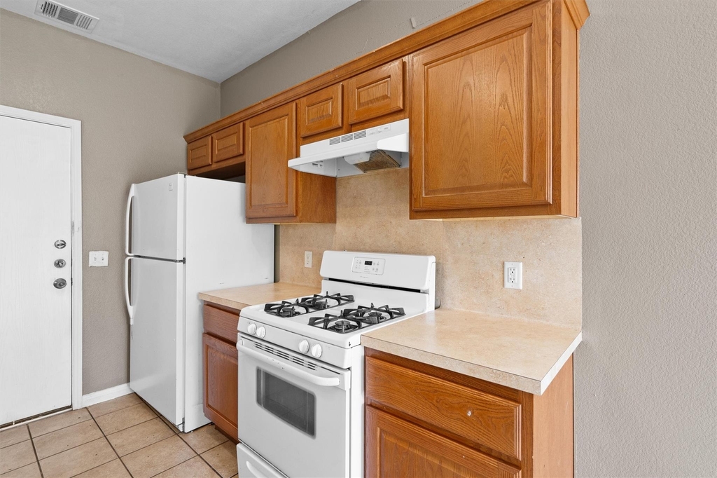 7502 Lazy Creek Dr - Photo 8