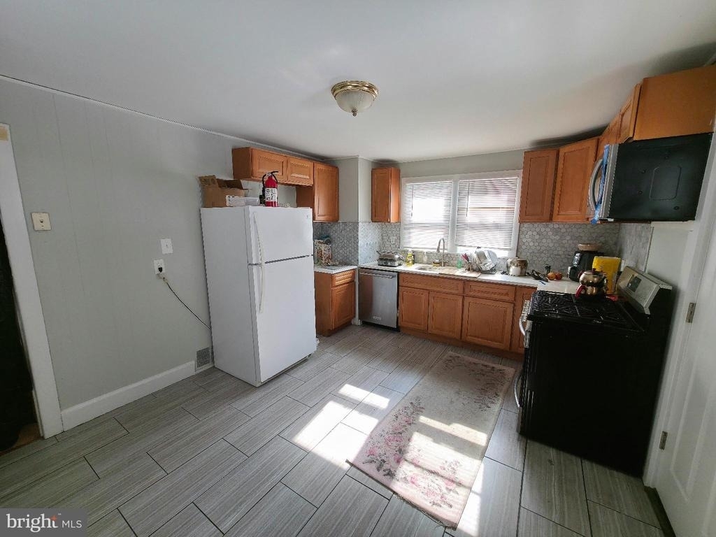 213 Laurel Street - Photo 3
