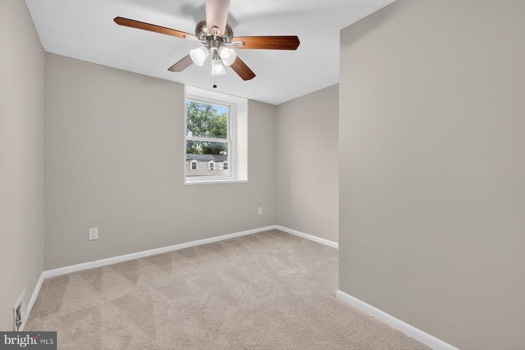 7711 Burnside Road - Photo 15