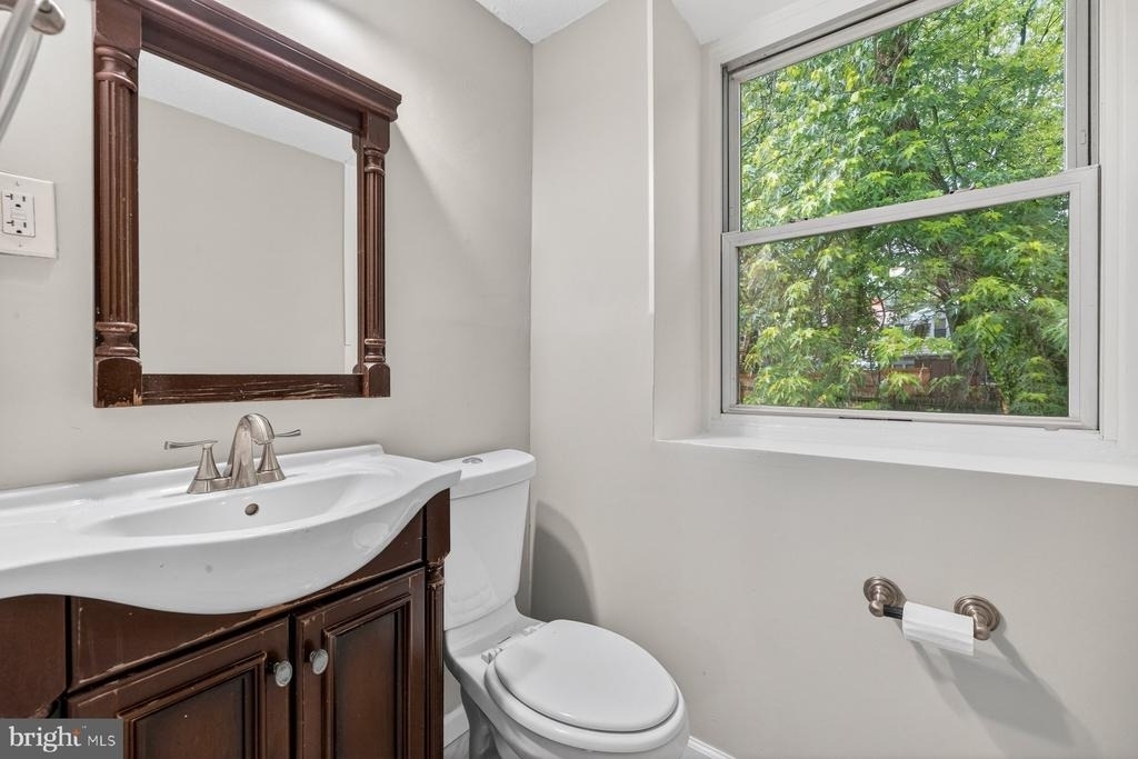 7711 Burnside Road - Photo 22