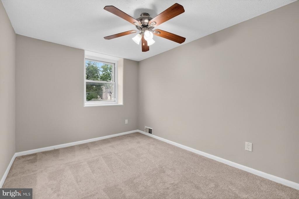 7711 Burnside Road - Photo 17