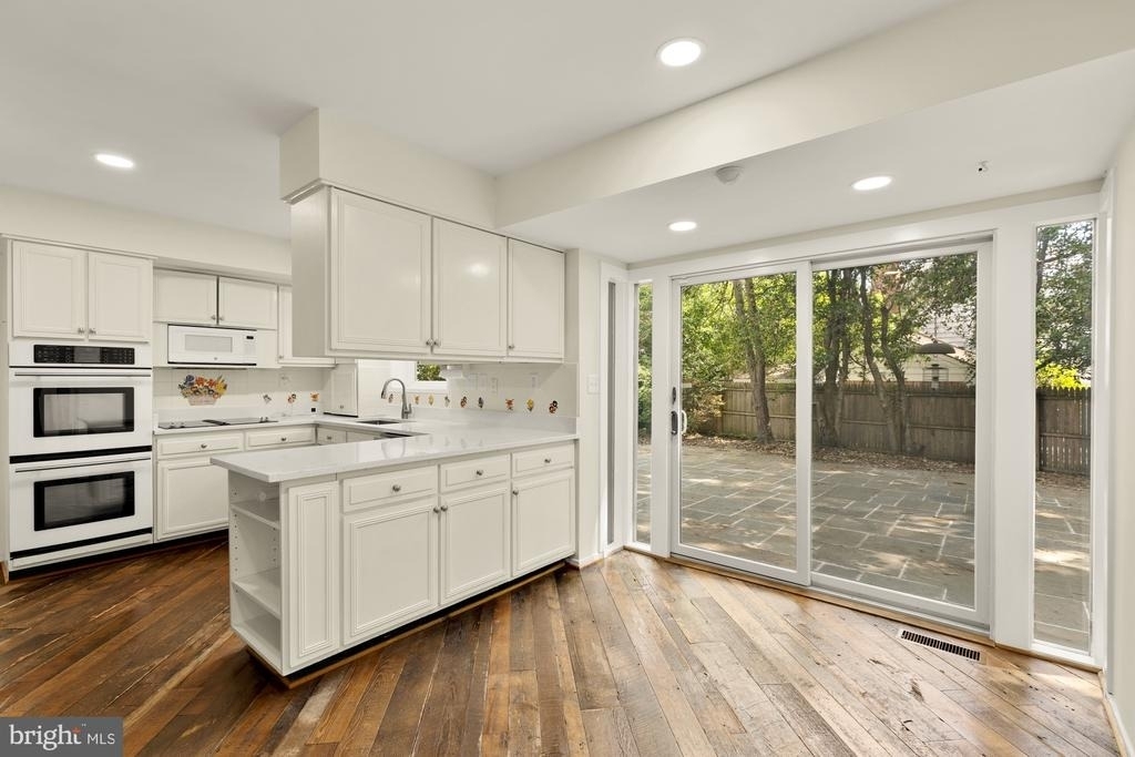 8416 Fox Run - Photo 22