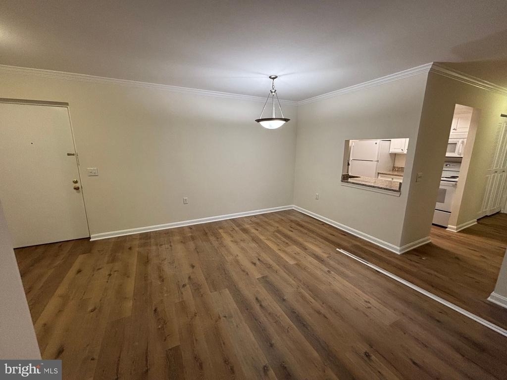 18318 Streamside Drive - Photo 4