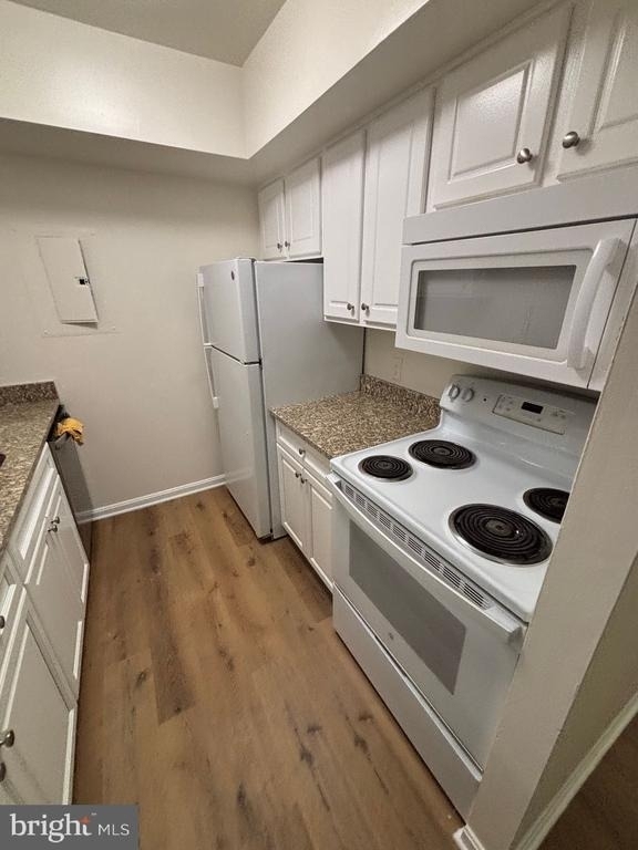 18318 Streamside Drive - Photo 2