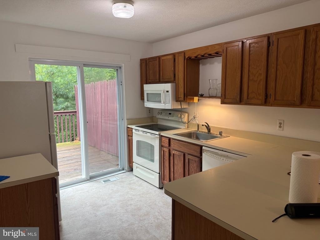 527 Greenblades Court - Photo 1