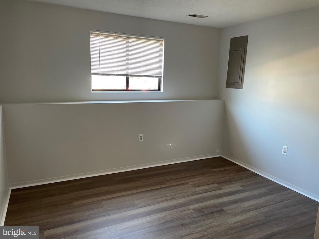 527 Greenblades Court - Photo 8