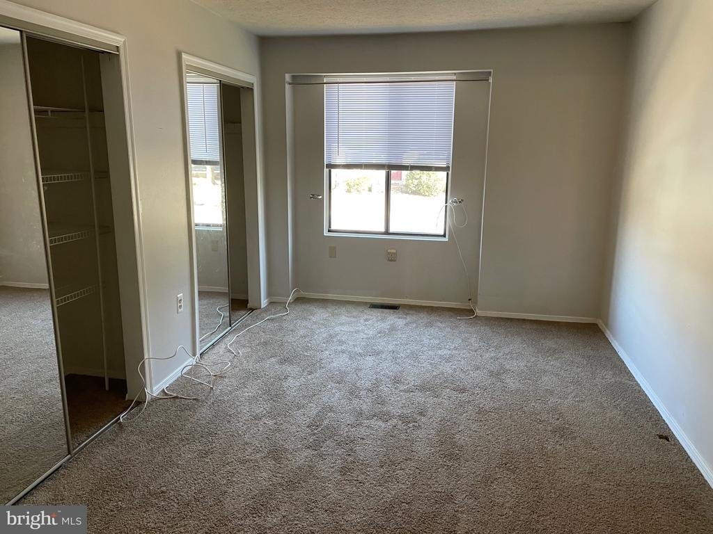 527 Greenblades Court - Photo 4