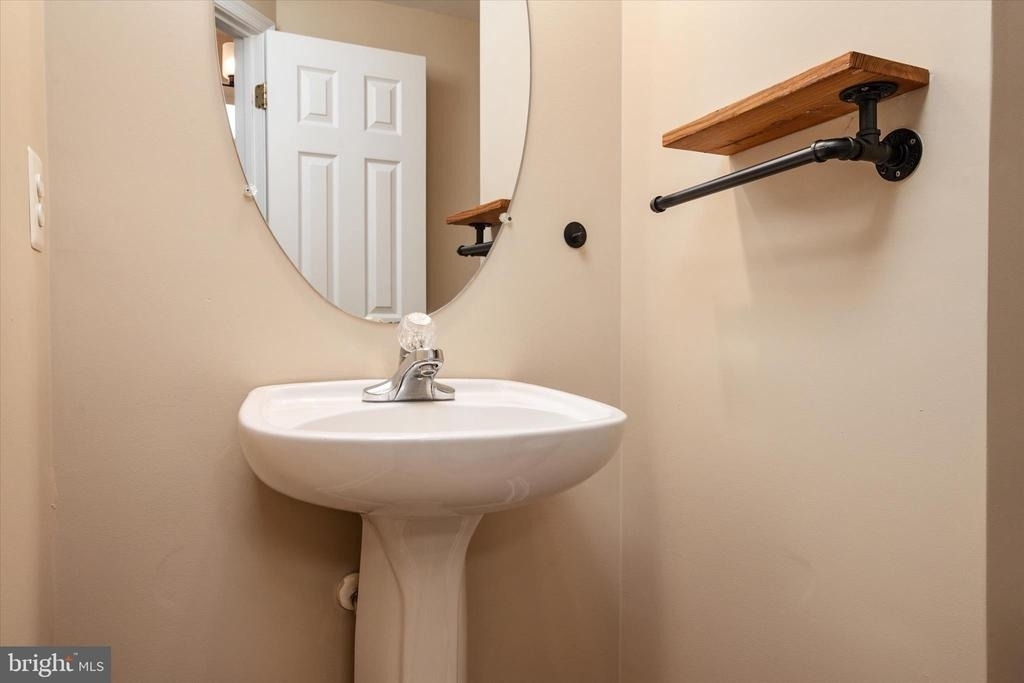 824 Stonehurst Court - Photo 7
