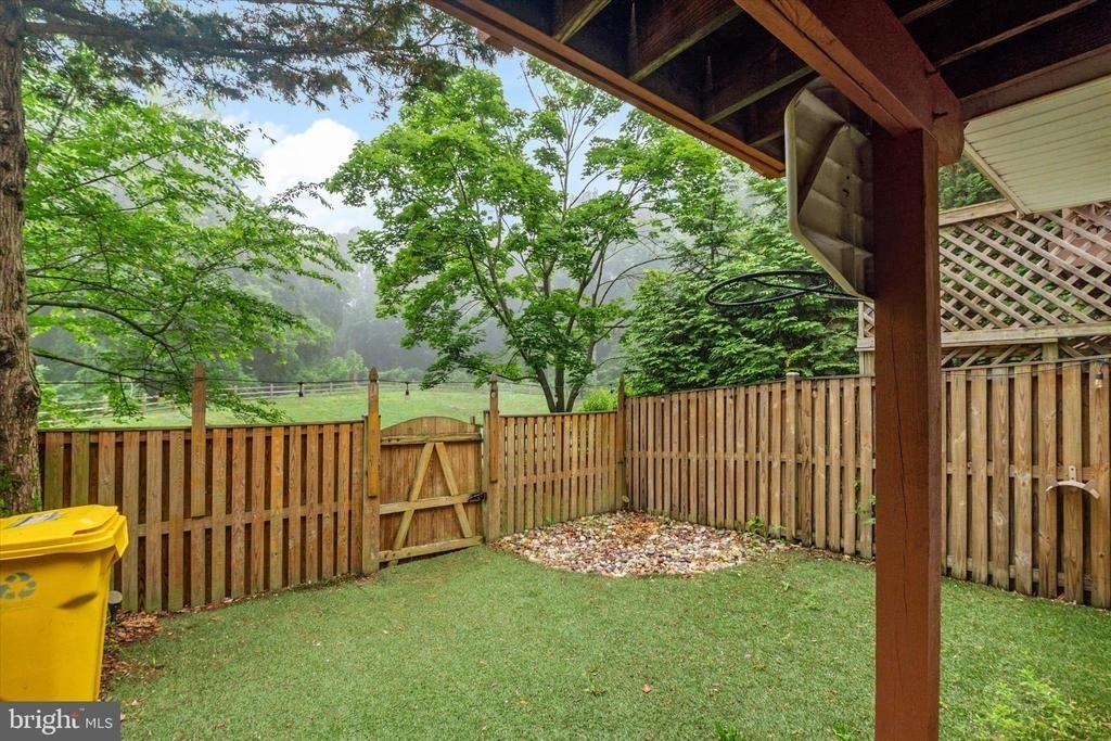 824 Stonehurst Court - Photo 31