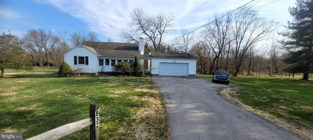 832 Evanson Road - Photo 0