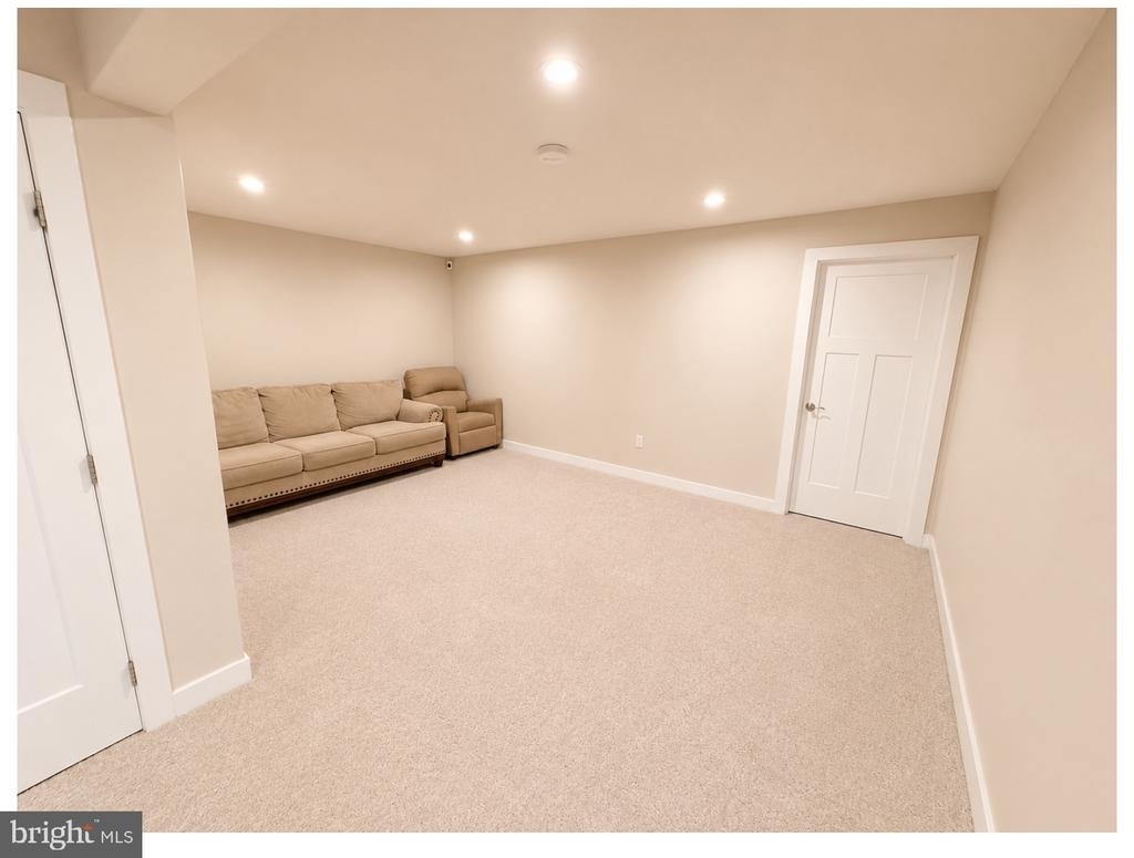 805 Llanelli Drive - Photo 43