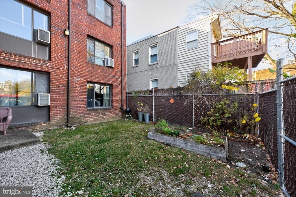 1010 G Street Ne - Photo 13